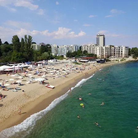 Уютная Квартира На Берегу Моря Apartment Golden Sands